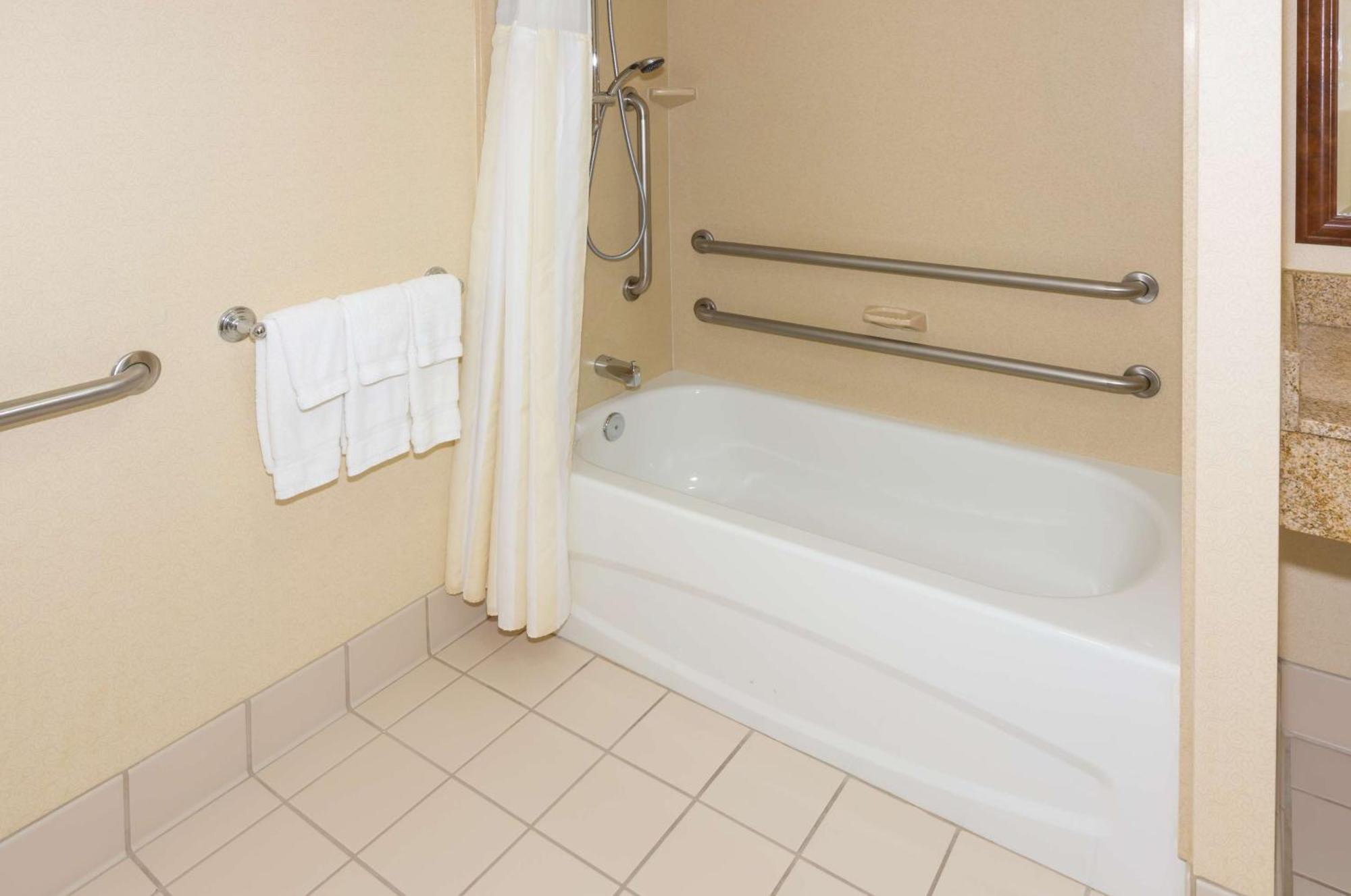 Hilton Garden Inn Buffalo Airport Чиктовага Экстерьер фото