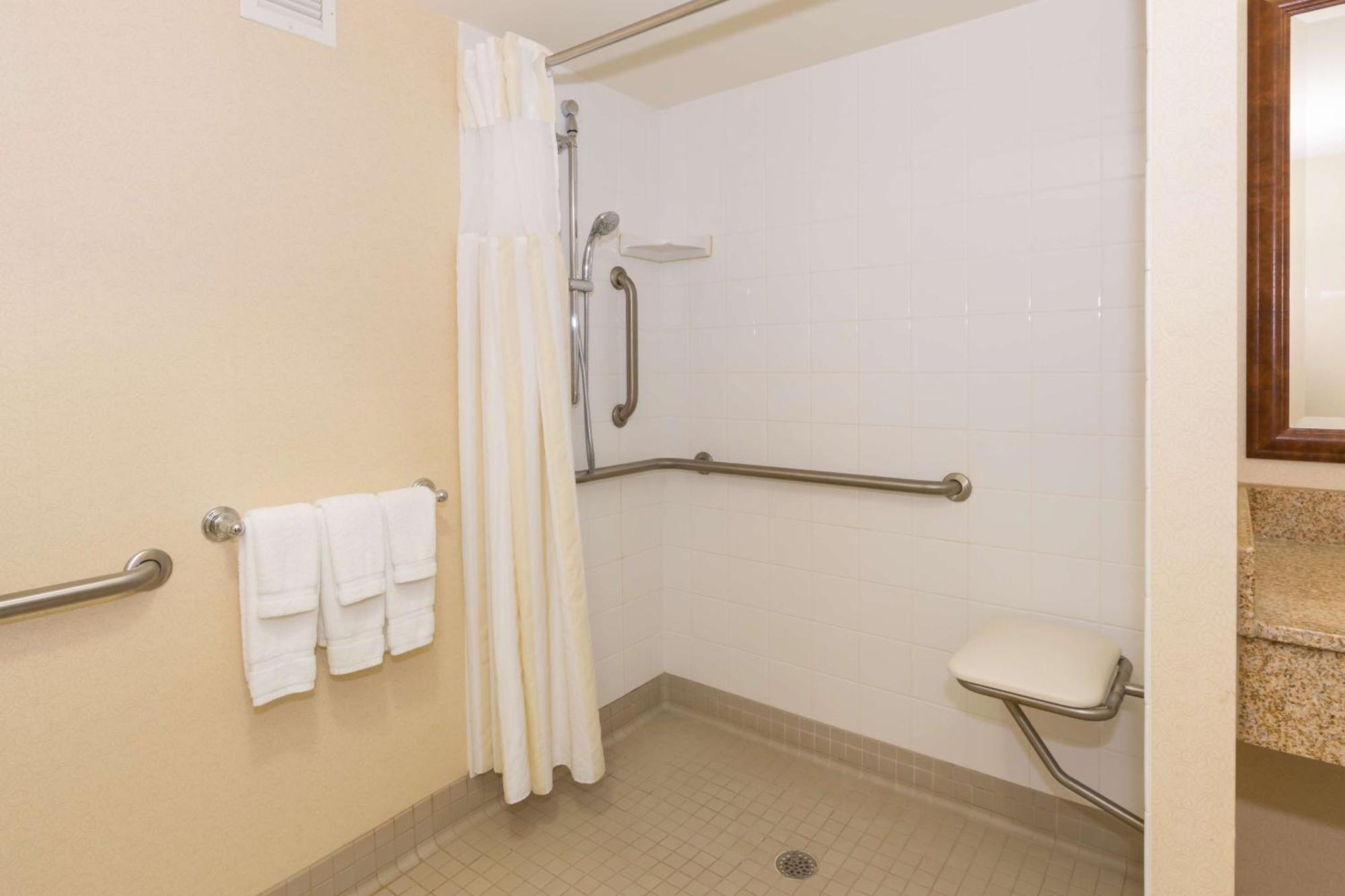 Hilton Garden Inn Buffalo Airport Чиктовага Экстерьер фото